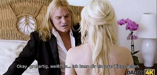 DADDY4K. Tolle Sexszene des alten Vaters und der schönen Braut seines Sohnes